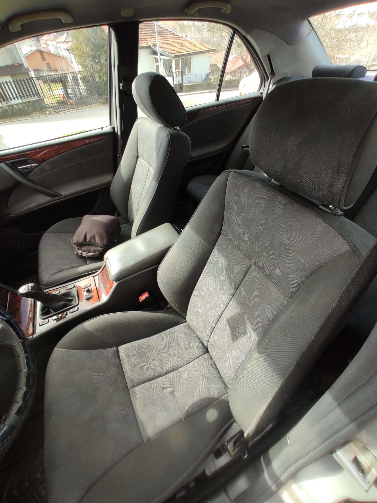 Mercedes-Benz E 220, снимка 9 - Автомобили и джипове - 53739663