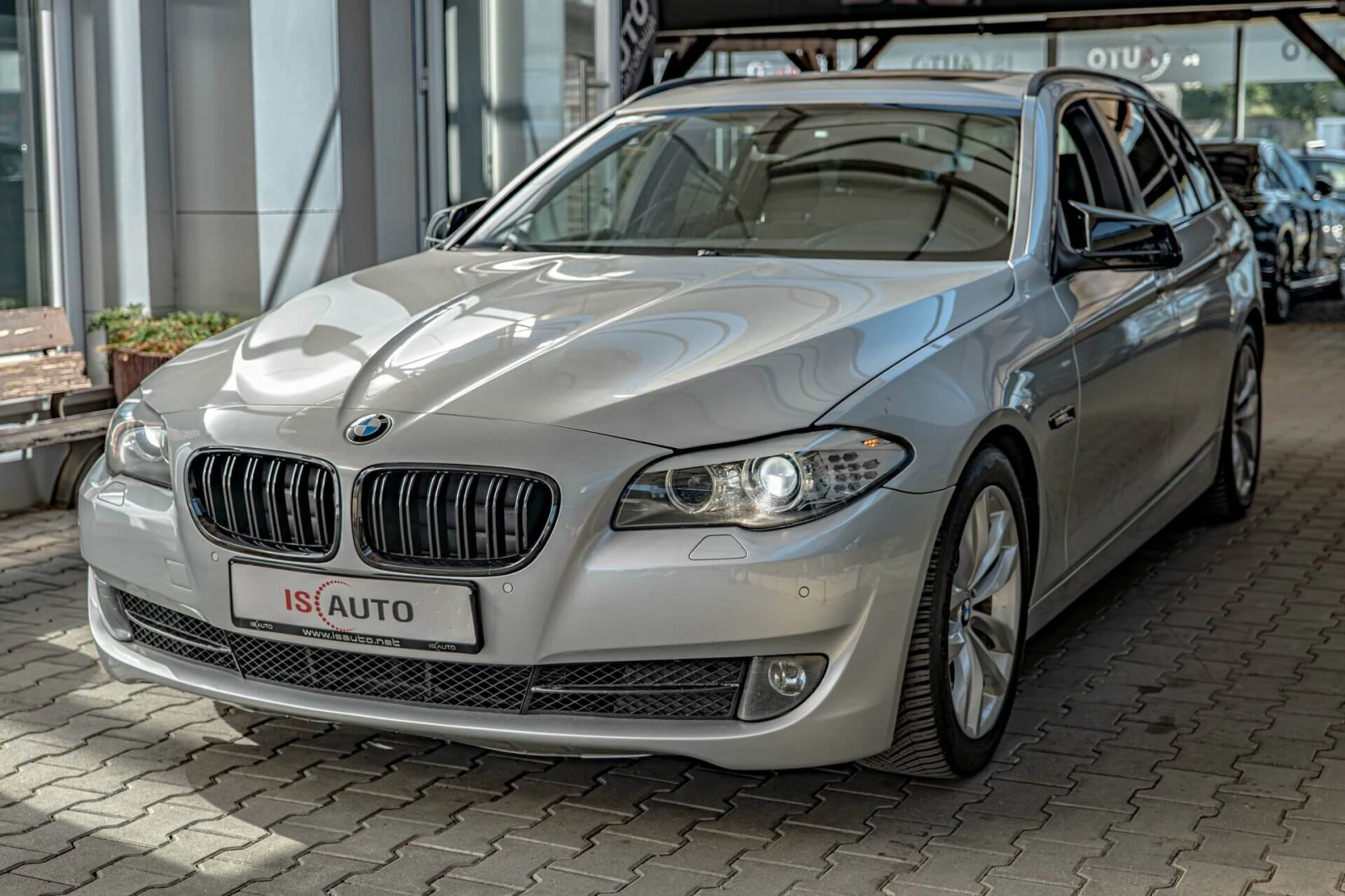 BMW 520 d/F11/Xenon/PDC/Панорама/Подгрев, снимка 3 - Автомобили и джипове - 55021164