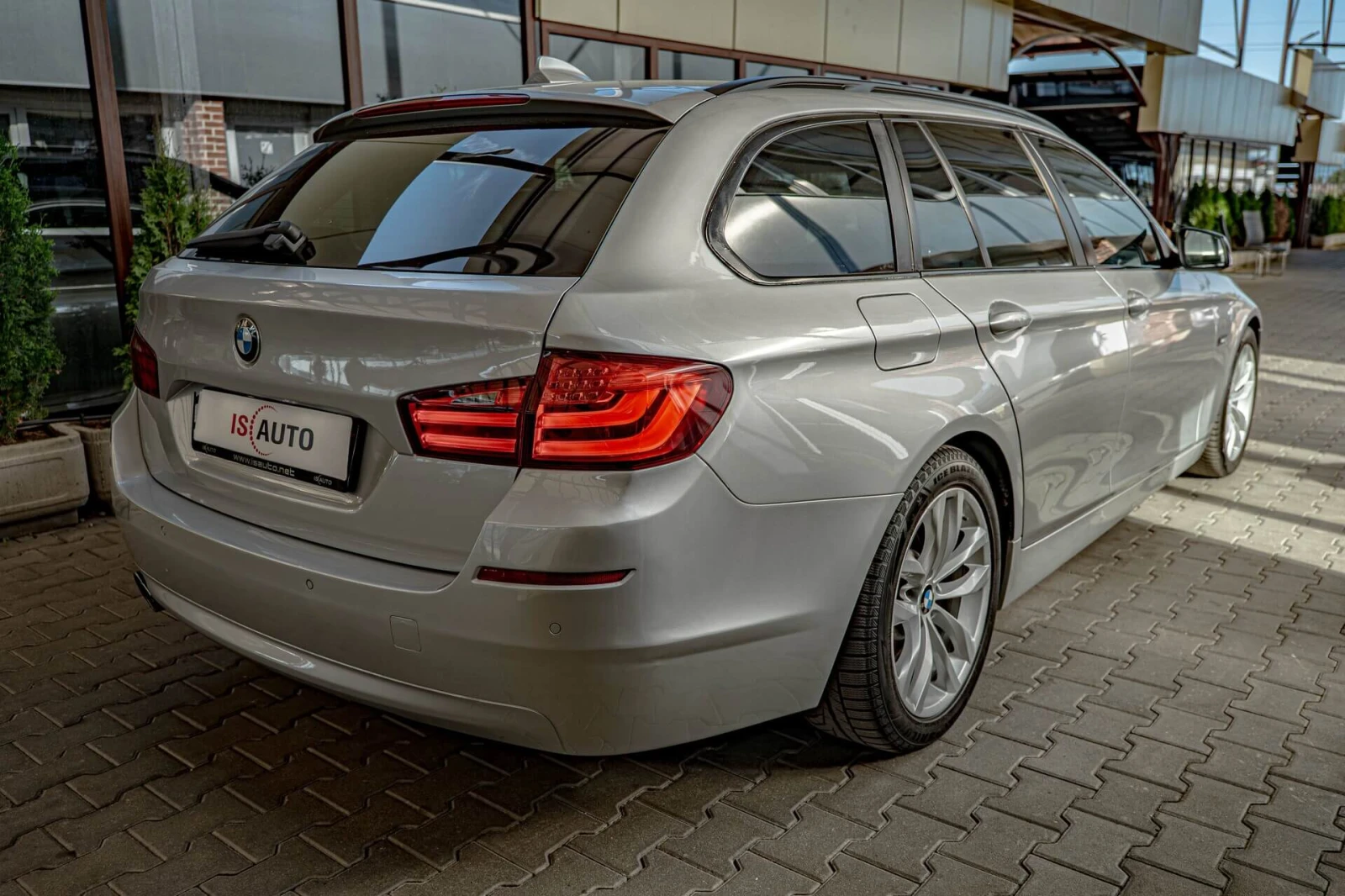 BMW 520 d/F11/Xenon/PDC/Панорама/Подгрев, снимка 6 - Автомобили и джипове - 55021164