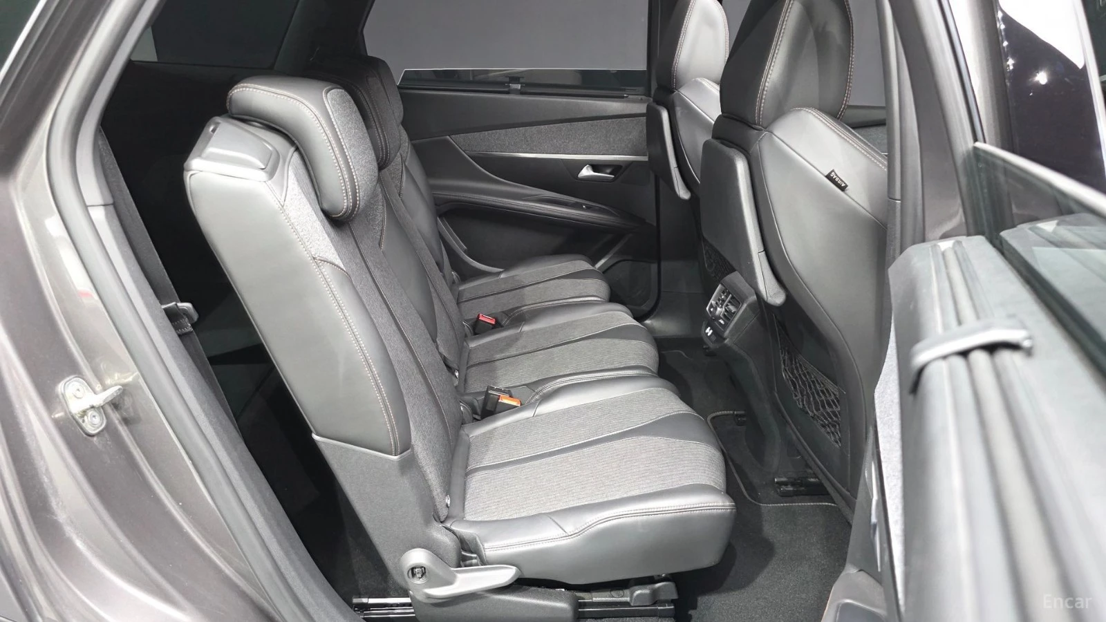 Peugeot 5008 * GT-LINE* ПАНО* KEYLESS* Camera* ПОДГРЕВ* , снимка 13 - Автомобили и джипове - 55570443