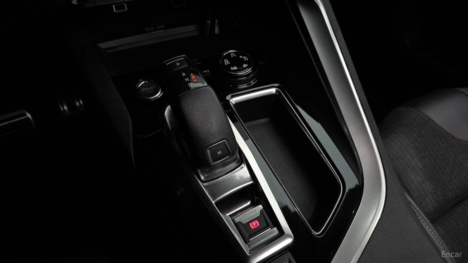 Peugeot 5008 * GT-LINE* ПАНО* KEYLESS* Camera* ПОДГРЕВ* , снимка 10 - Автомобили и джипове - 55570443