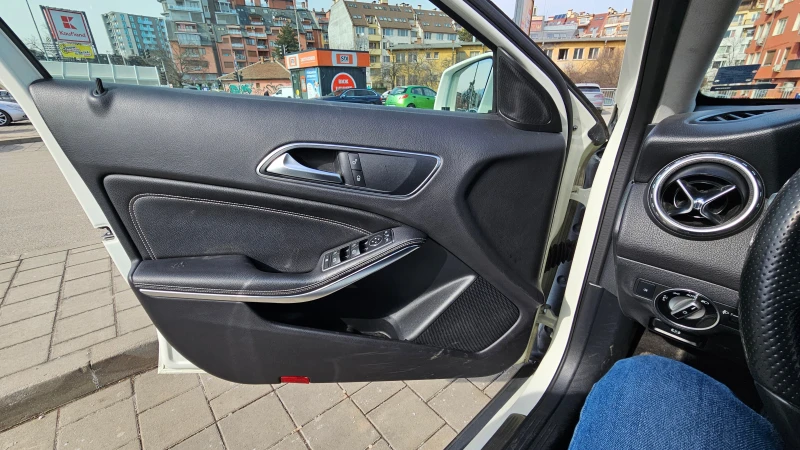 Mercedes-Benz GLA 200, снимка 2 - Автомобили и джипове - 52717437