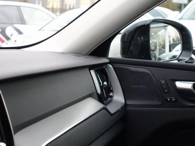 Volvo XC60 T6 AWD Plus Dark, снимка 12 - Автомобили и джипове - 53100568