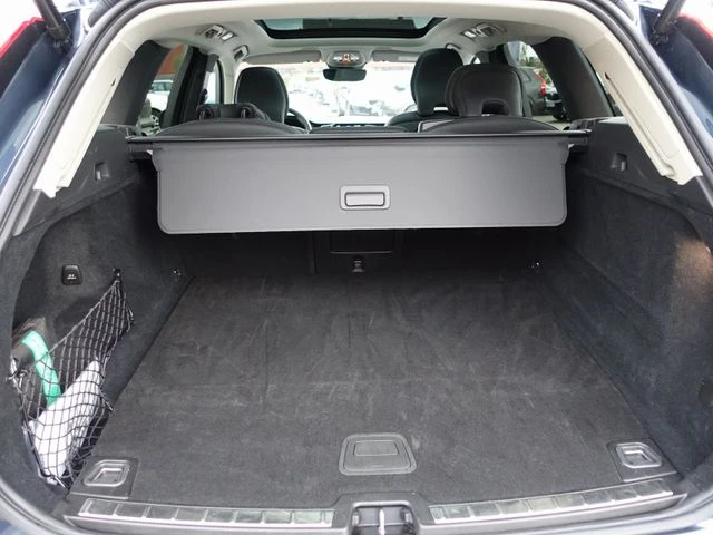 Volvo XC60 T6 AWD Plus Dark, снимка 16 - Автомобили и джипове - 53100568