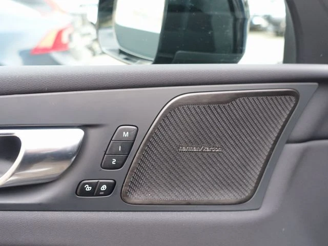 Volvo XC60 T6 AWD Plus Dark, снимка 6 - Автомобили и джипове - 53100568