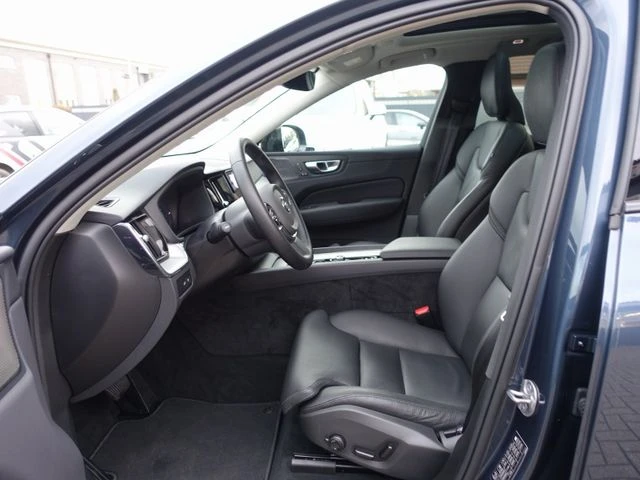 Volvo XC60 T6 AWD Plus Dark, снимка 5 - Автомобили и джипове - 53100568