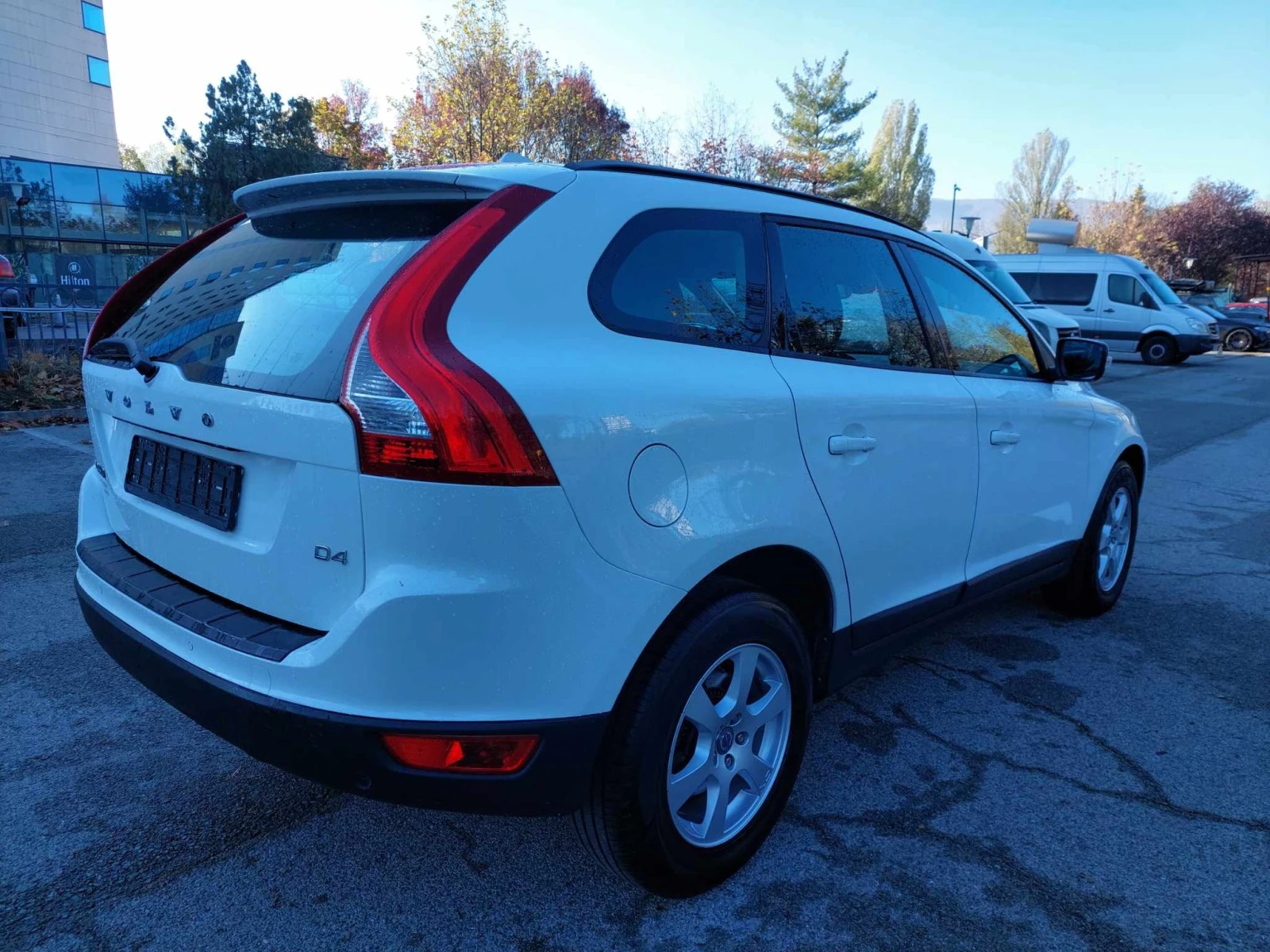 Volvo XC60 D4 2, 0d 163ps AUTOMATIC - изображение 4