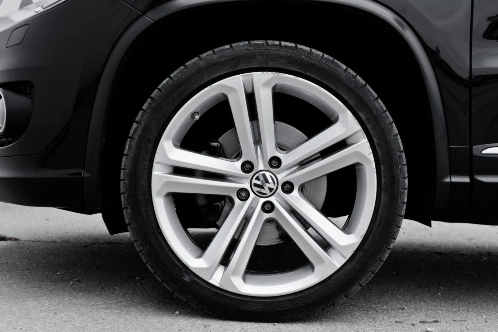 VW Tiguan R-Line 177 hp 4x4, снимка 9 - Автомобили и джипове - 53952545