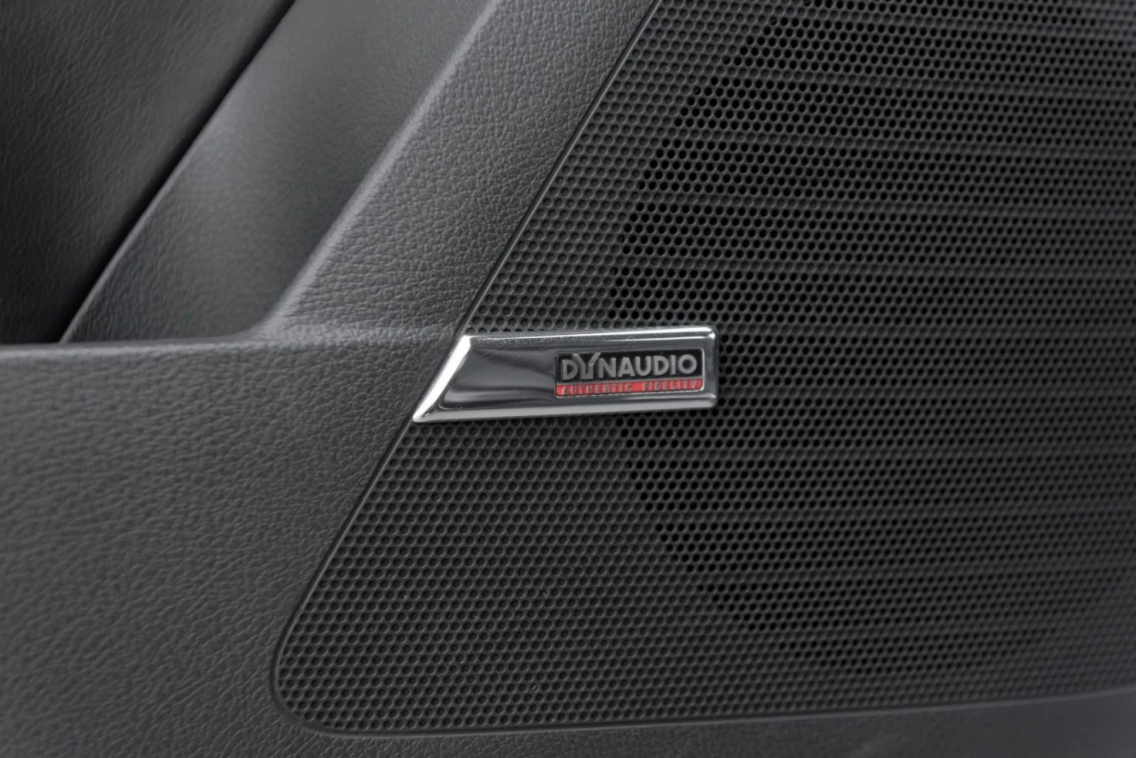 VW Tiguan R-Line 177 hp 4x4, снимка 13 - Автомобили и джипове - 53952545