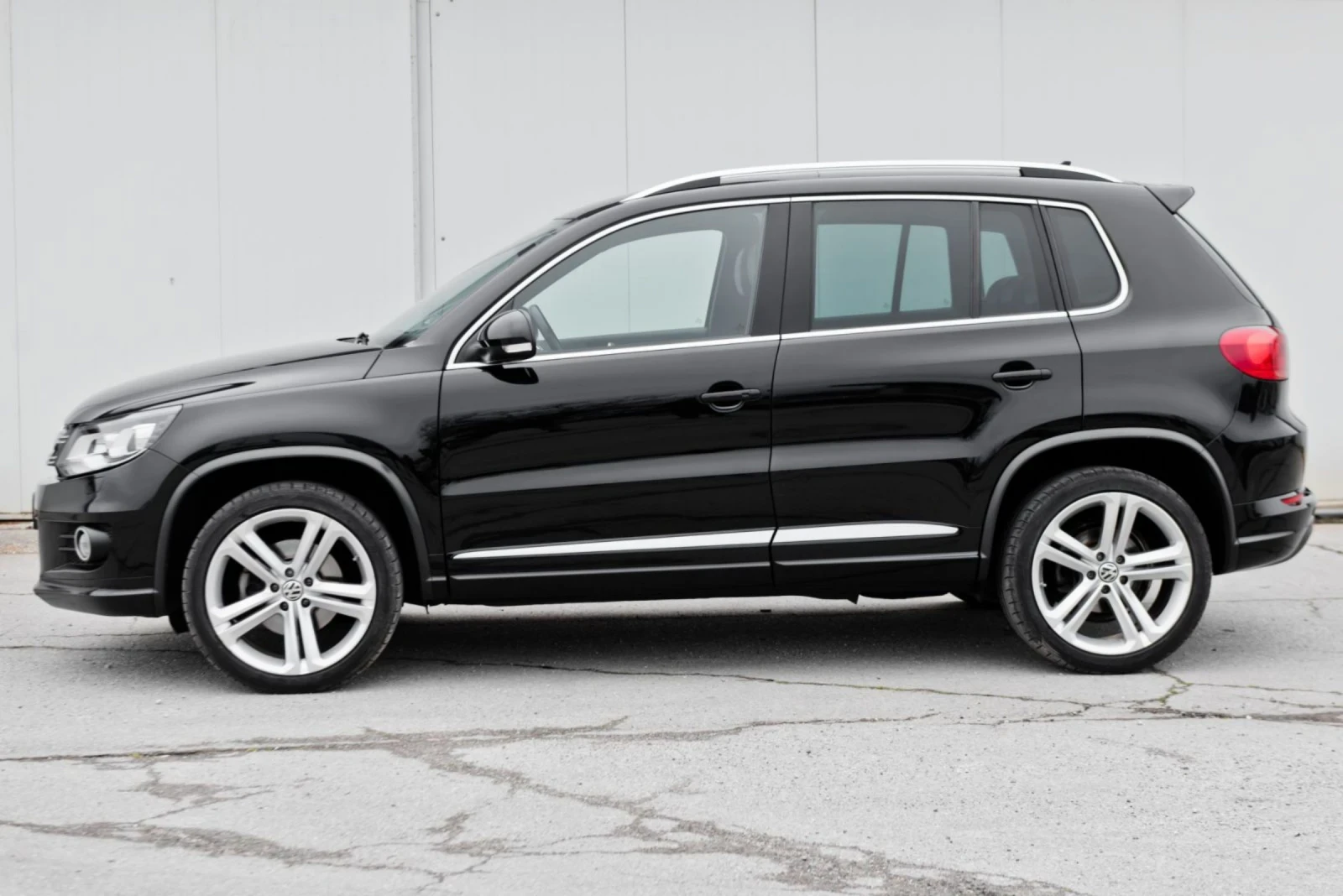 VW Tiguan R-Line 177 hp 4x4, снимка 6 - Автомобили и джипове - 53952545