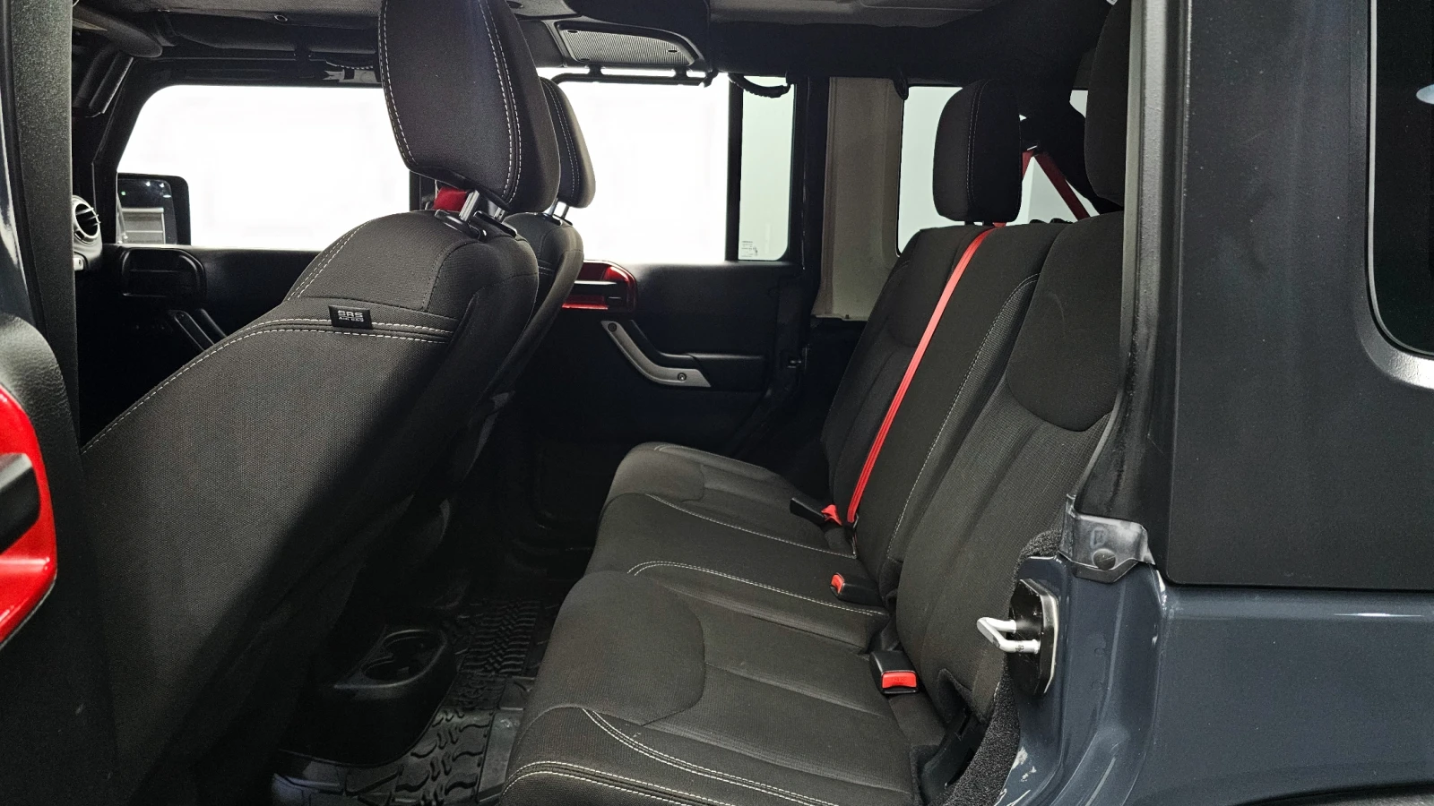 Jeep Wrangler RUBIKON* PENTASTAR* ROCK TRACK* КРАЙНА ЦЕНА, снимка 15 - Автомобили и джипове - 54628550