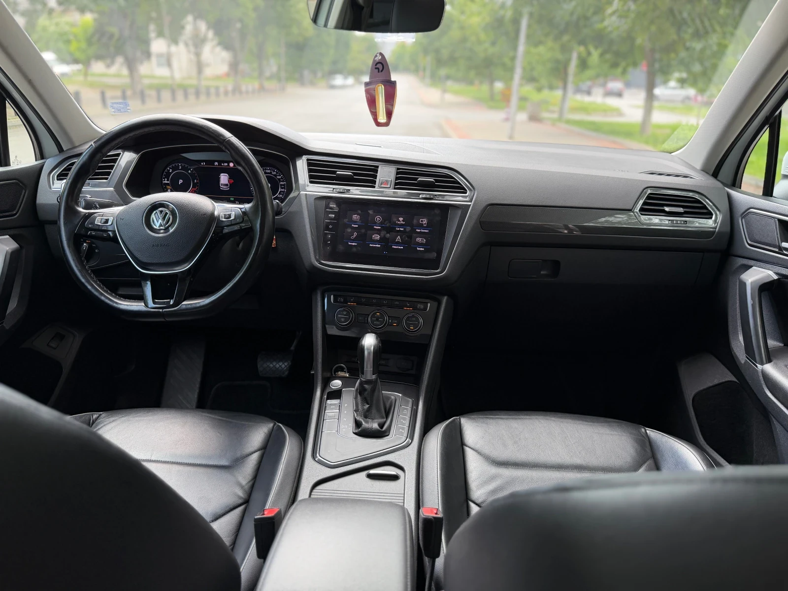 VW Tiguan 2.0TDI 150HP DSG, снимка 2 - Автомобили и джипове - 54836287
