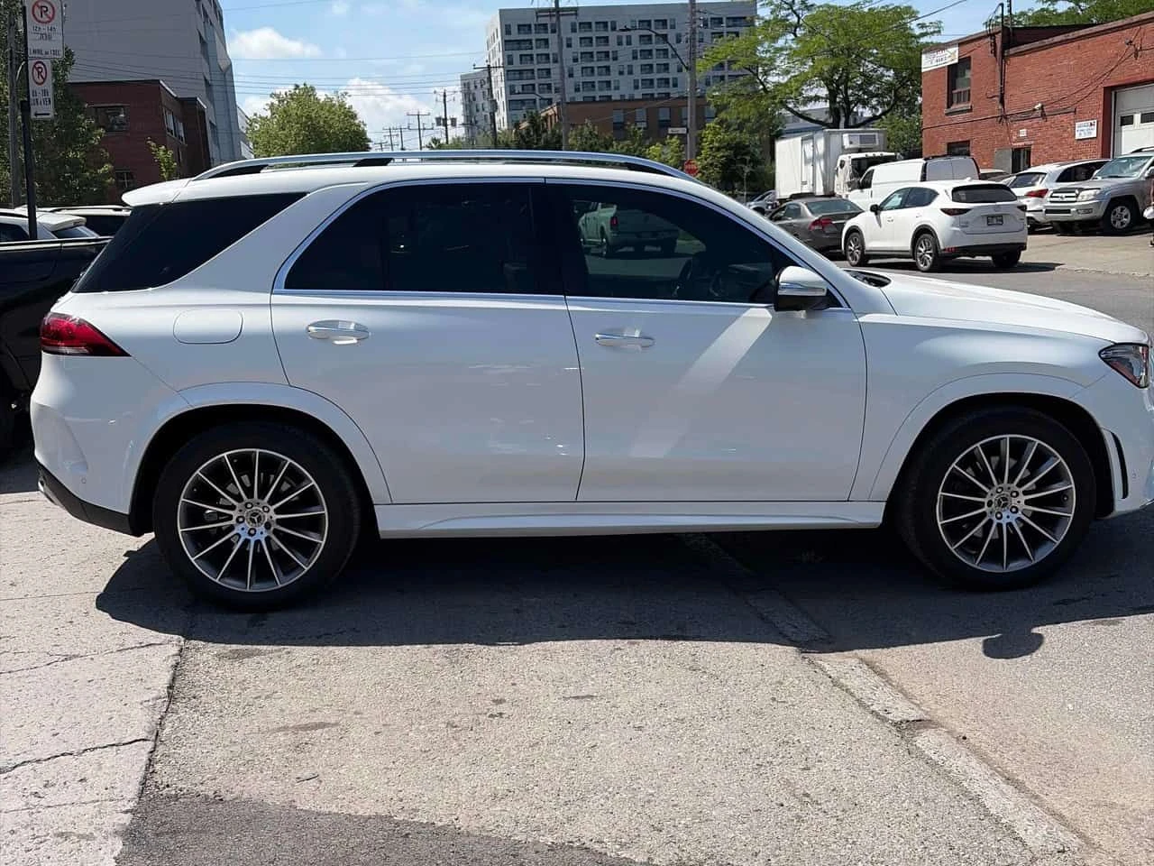 Mercedes-Benz GLE 350 BURMESTER * ОБДУХВАНЕ * KEYLESS * ПАНО, снимка 3 - Автомобили и джипове - 54885980