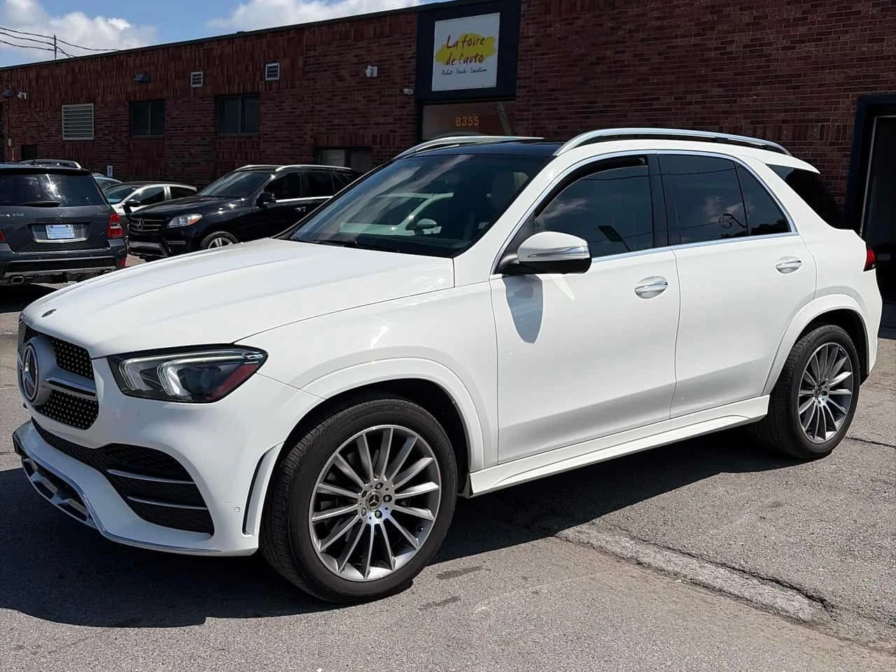 Mercedes-Benz GLE 350 BURMESTER * ОБДУХВАНЕ * KEYLESS * ПАНО, снимка 11 - Автомобили и джипове - 54885980
