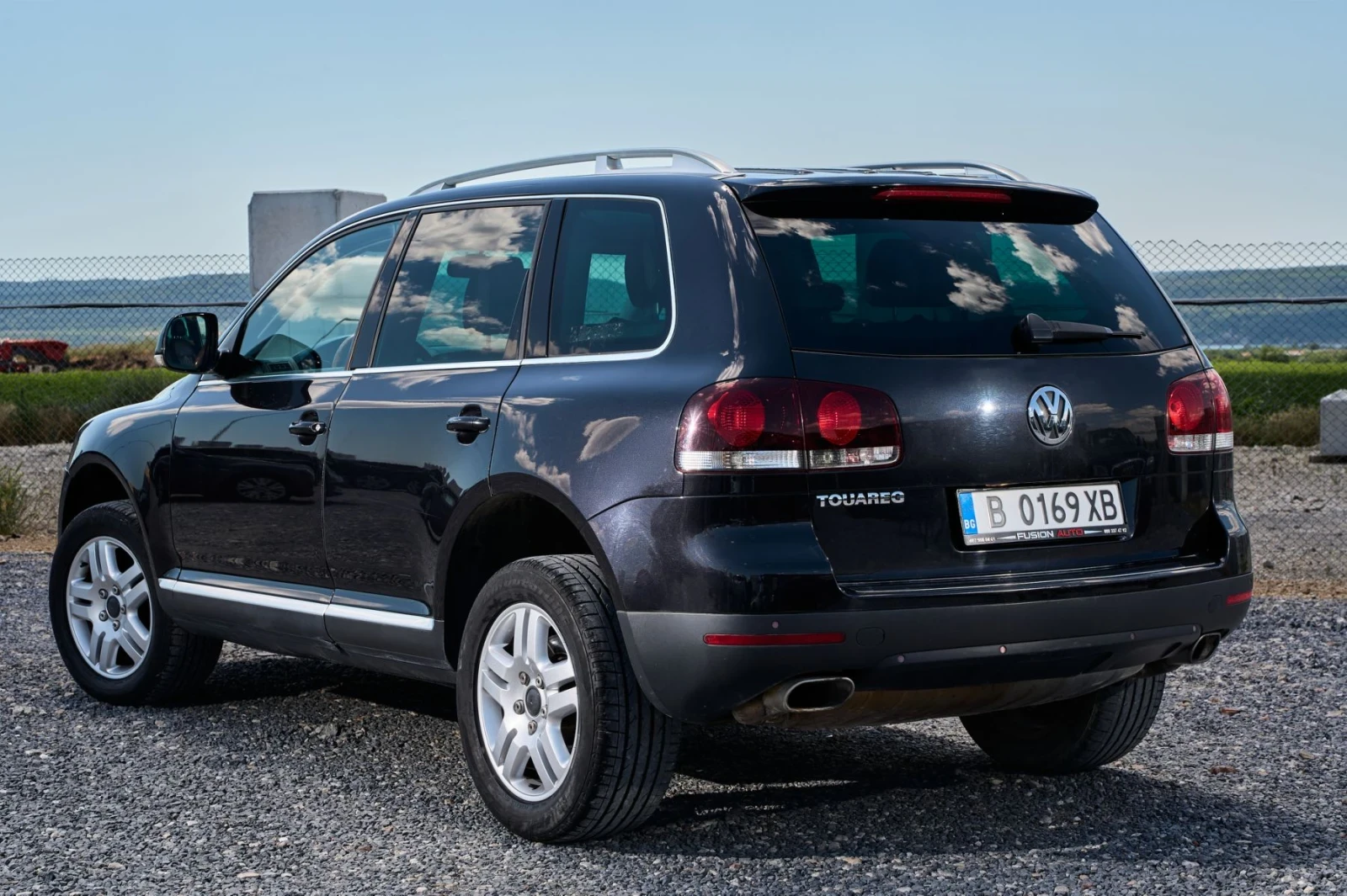VW Touareg 3.0d* Facelift * INDIVIDUAL * 4x4 , снимка 4 - Автомобили и джипове - 55006548