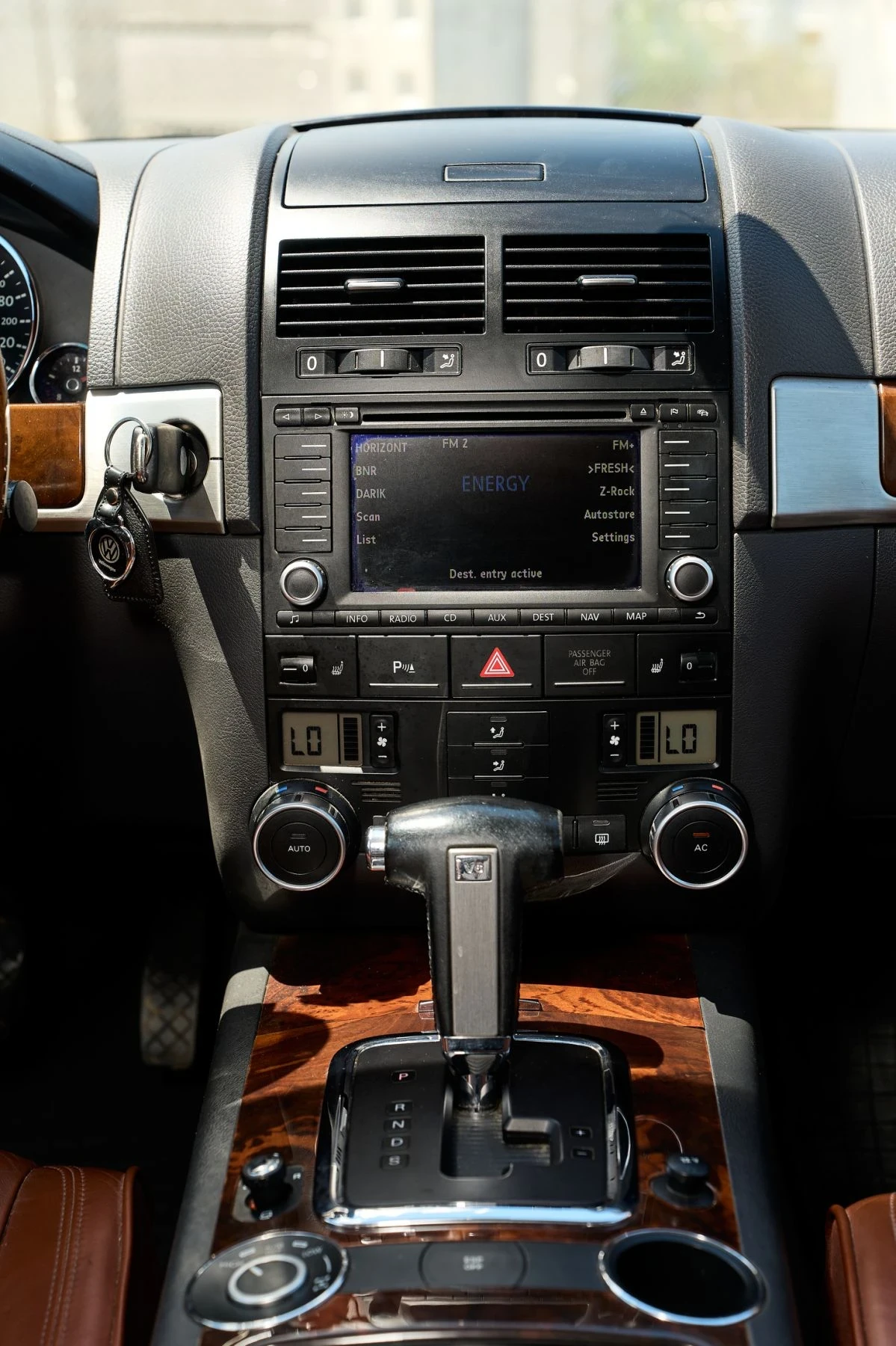 VW Touareg 3.0d* Facelift * INDIVIDUAL * 4x4 , снимка 11 - Автомобили и джипове - 55006548