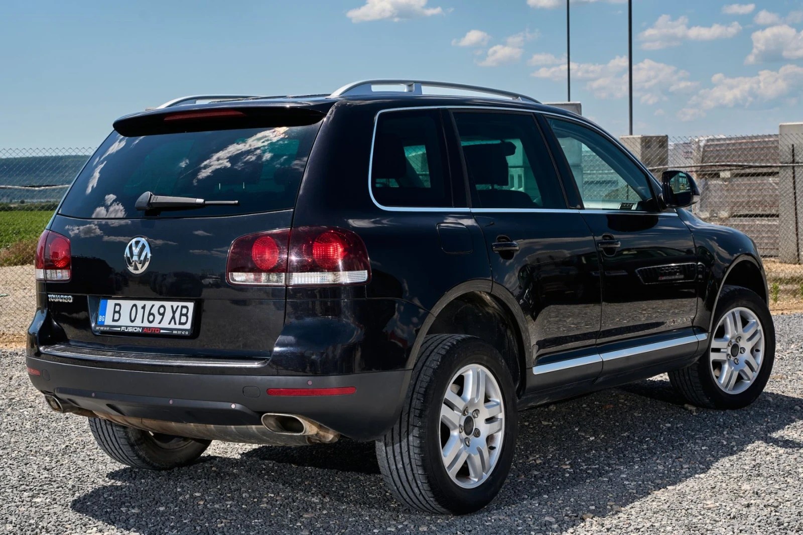 VW Touareg 3.0d* Facelift * INDIVIDUAL * 4x4 , снимка 6 - Автомобили и джипове - 55006548