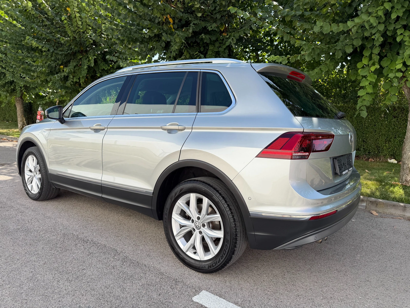 VW Tiguan 2.0 TDI 4Motion DSG VIRTUAL ACC LED 129 000км TOP , снимка 6 - Автомобили и джипове - 55904844