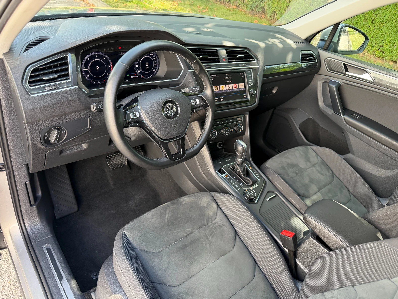 VW Tiguan 2.0 TDI 4Motion DSG VIRTUAL ACC LED 129 000км TOP , снимка 8 - Автомобили и джипове - 55904844