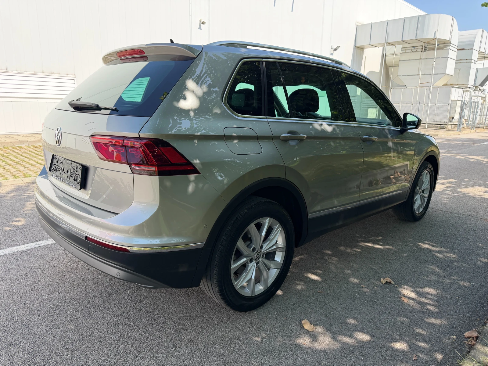 VW Tiguan 2.0 TDI 4Motion DSG VIRTUAL ACC LED 129 000км TOP , снимка 4 - Автомобили и джипове - 55904844