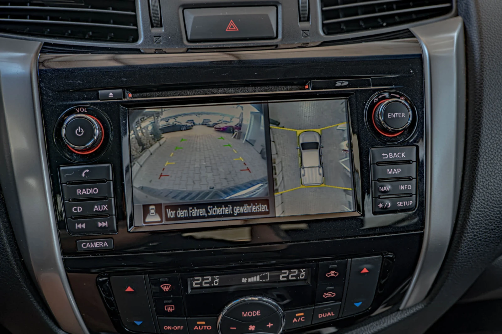 Nissan Navara NP300/Камера 360/Подгрев/AWD, снимка 13 - Автомобили и джипове - 56025696