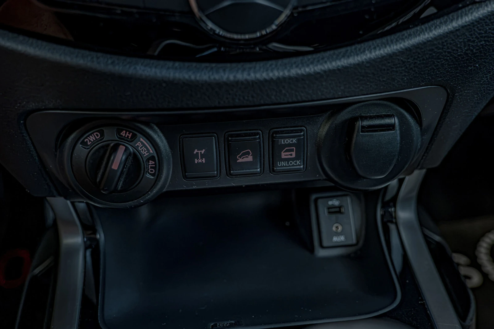 Nissan Navara NP300/Камера 360/Подгрев/AWD, снимка 10 - Автомобили и джипове - 56025696