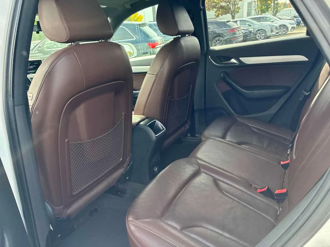 Audi Q3 * Komfort * CARFAX * ОПЦИЯ ЗА ФИНАНСИРАНЕ * , снимка 13 - Автомобили и джипове - 56305617