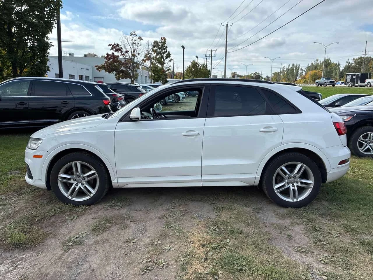 Audi Q3 * Komfort * CARFAX * ОПЦИЯ ЗА ФИНАНСИРАНЕ * , снимка 2 - Автомобили и джипове - 56305617
