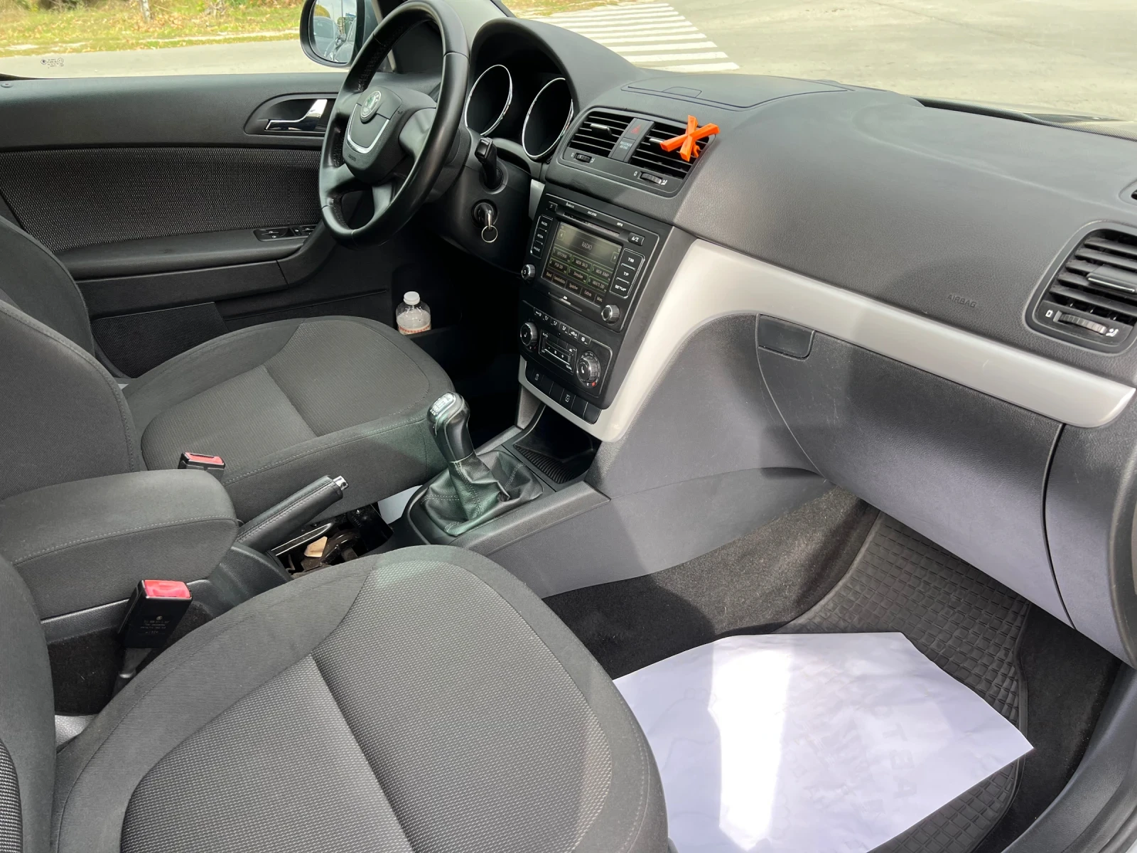 Skoda Yeti 2.0 TDI 110 kc.4x4, снимка 15 - Автомобили и джипове - 56648100