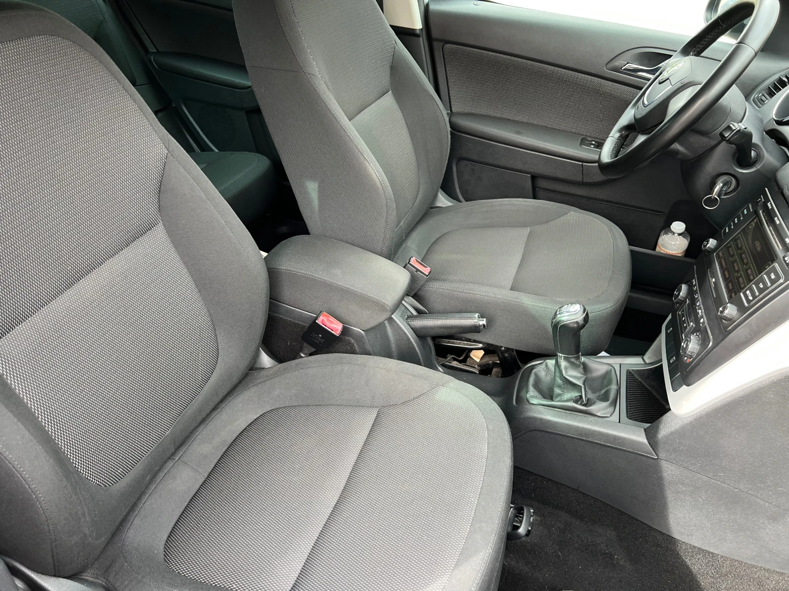 Skoda Yeti 2.0 TDI 110 kc.4x4, снимка 13 - Автомобили и джипове - 56648100