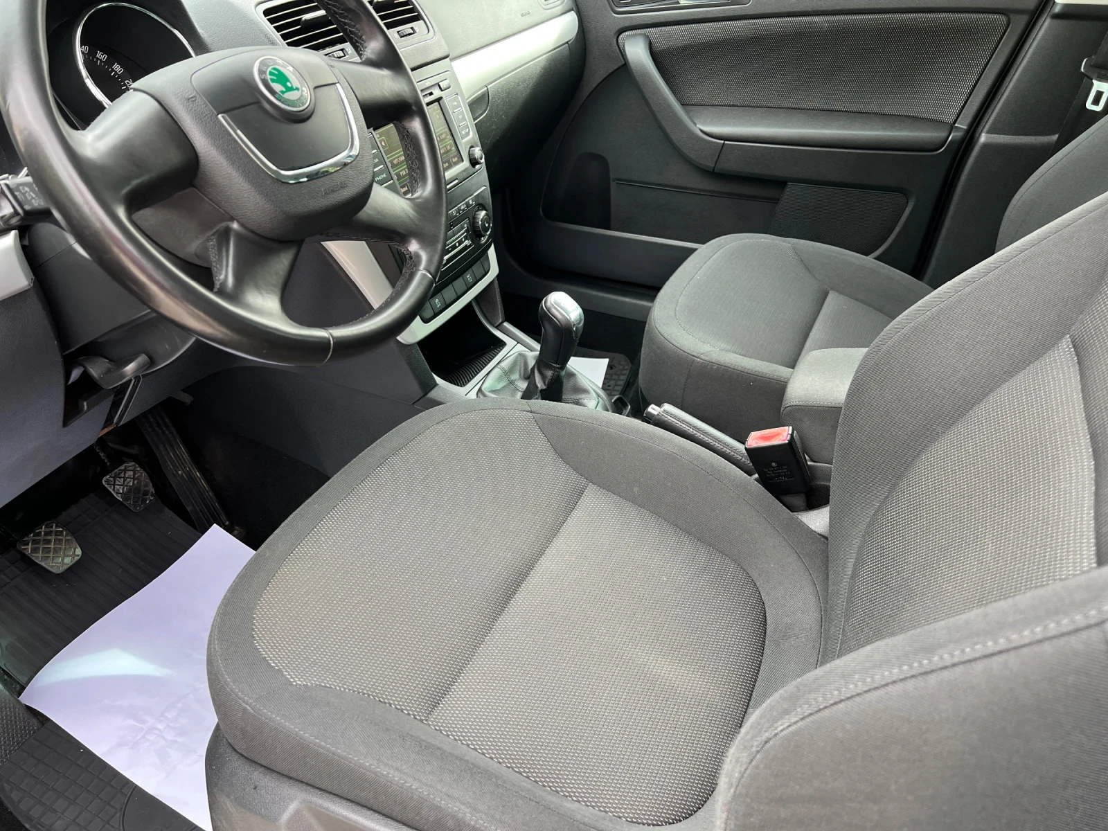 Skoda Yeti 2.0 TDI 110 kc.4x4, снимка 12 - Автомобили и джипове - 56648100