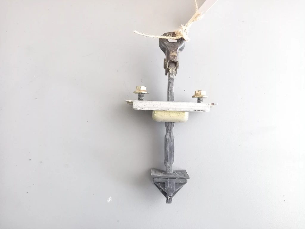 Панта врата задна лява ограничителна Мазда Примаси 