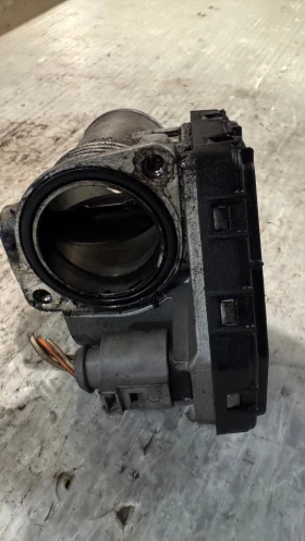 Дроселова Клапа за Renault Scenic 2008 - 8200302798 / 11670444, снимка 2 - Части - 52930642