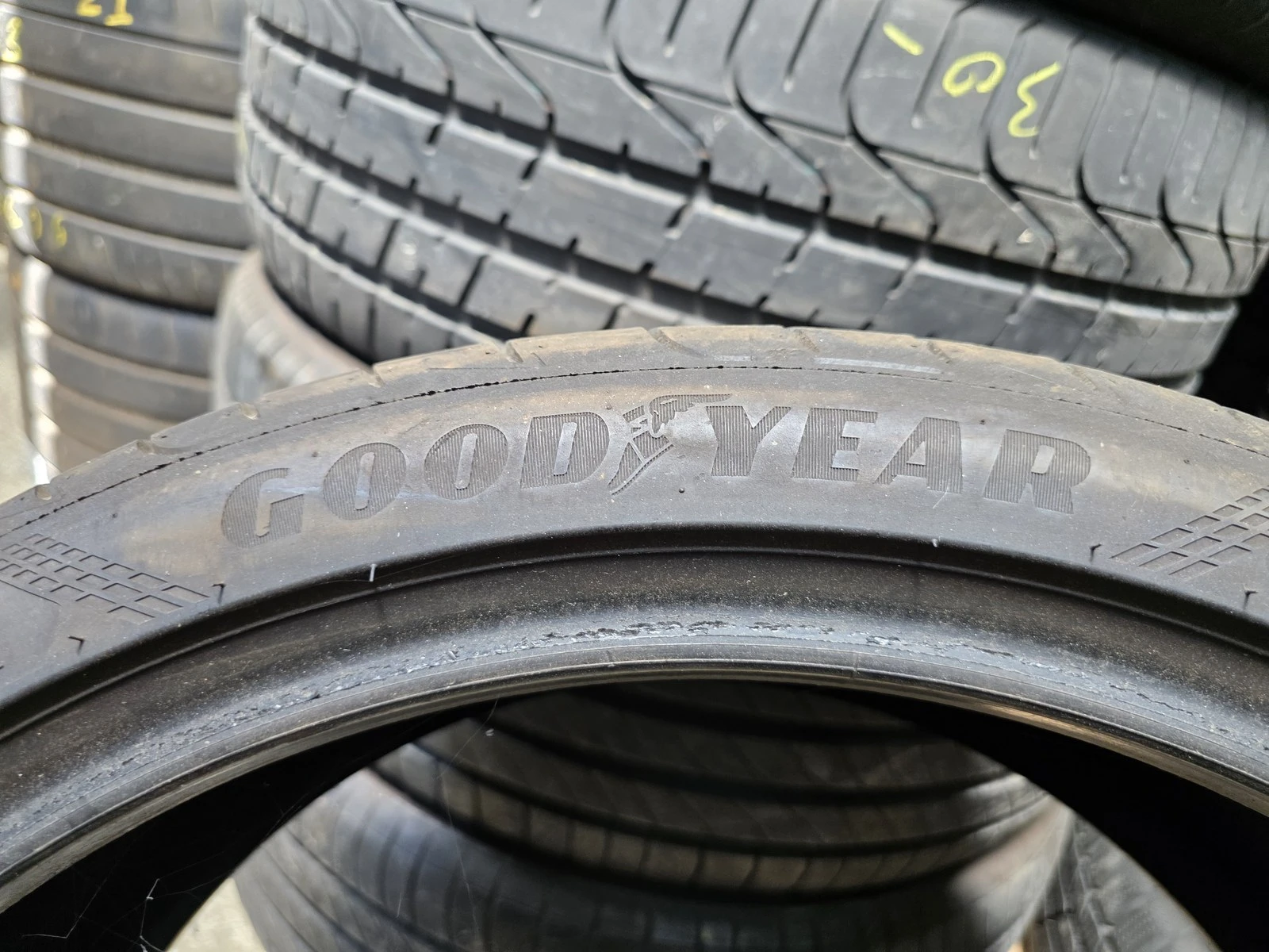 Гуми Летни 225/40R19, снимка 8 - Гуми и джанти - 56664440