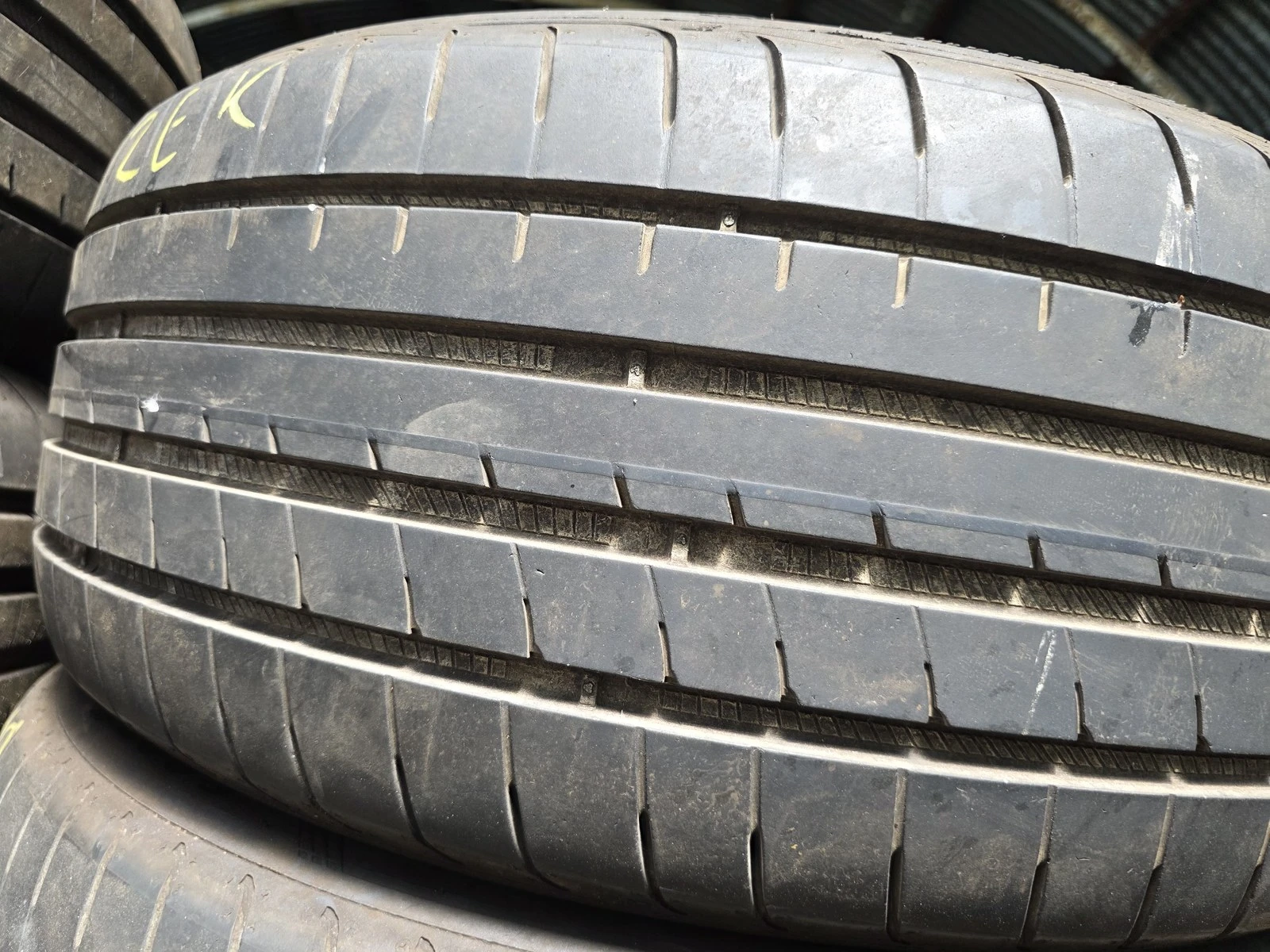 Гуми Летни 225/40R19