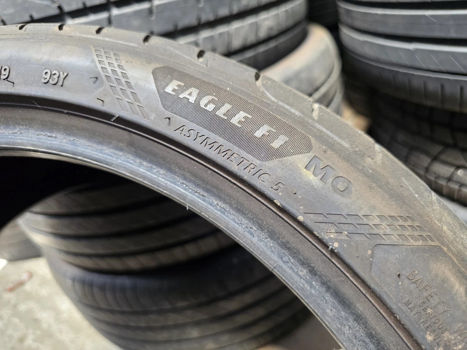 Гуми Летни 225/40R19, снимка 6 - Гуми и джанти - 56664440