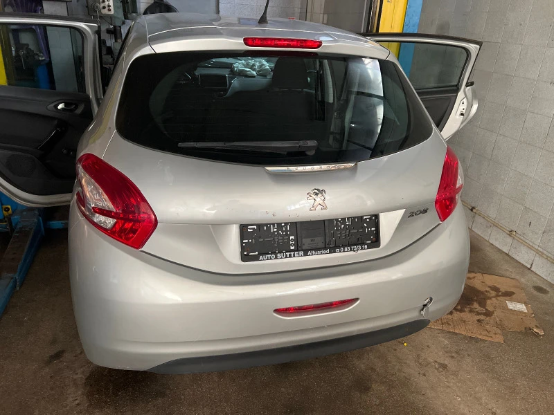 Peugeot 208 1.6i, снимка 9 - Автомобили и джипове - 30631114