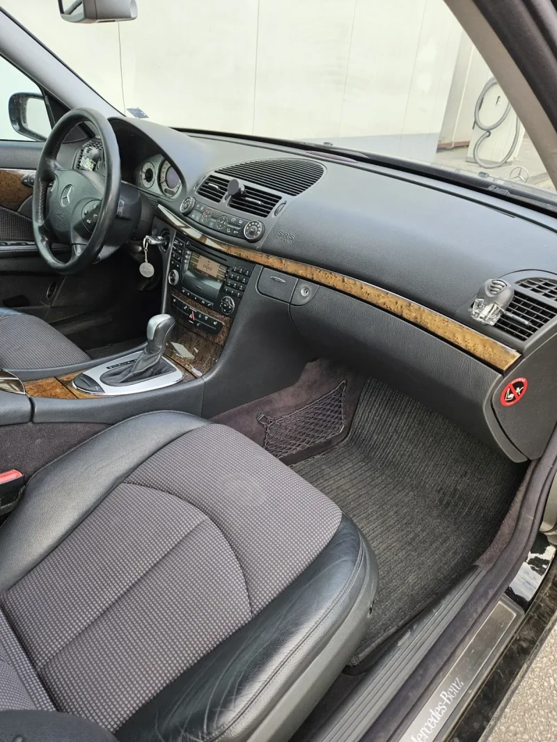 Mercedes-Benz E 200 Avantgarde , снимка 8 - Автомобили и джипове - 49510782