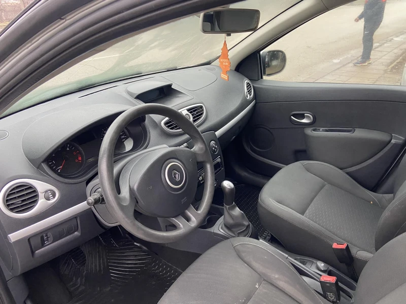 Renault Clio 1.5 DCI, снимка 8 - Автомобили и джипове - 49562988