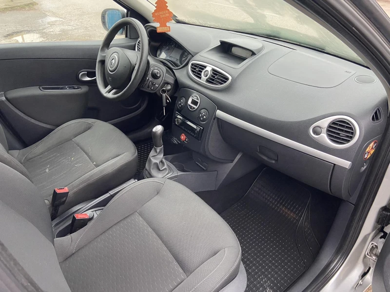 Renault Clio 1.5 DCI, снимка 9 - Автомобили и джипове - 48592962