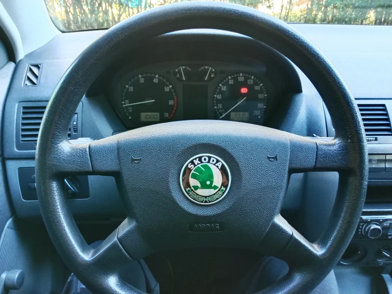 Skoda Fabia 1.4 бензин, снимка 10 - Автомобили и джипове - 52098626