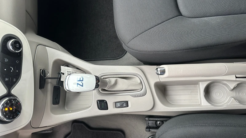 Renault Zoe Life 41 kWh Собствена батерия, снимка 17 - Автомобили и джипове - 52376682