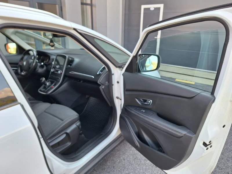Renault Scenic, снимка 4 - Автомобили и джипове - 53217572