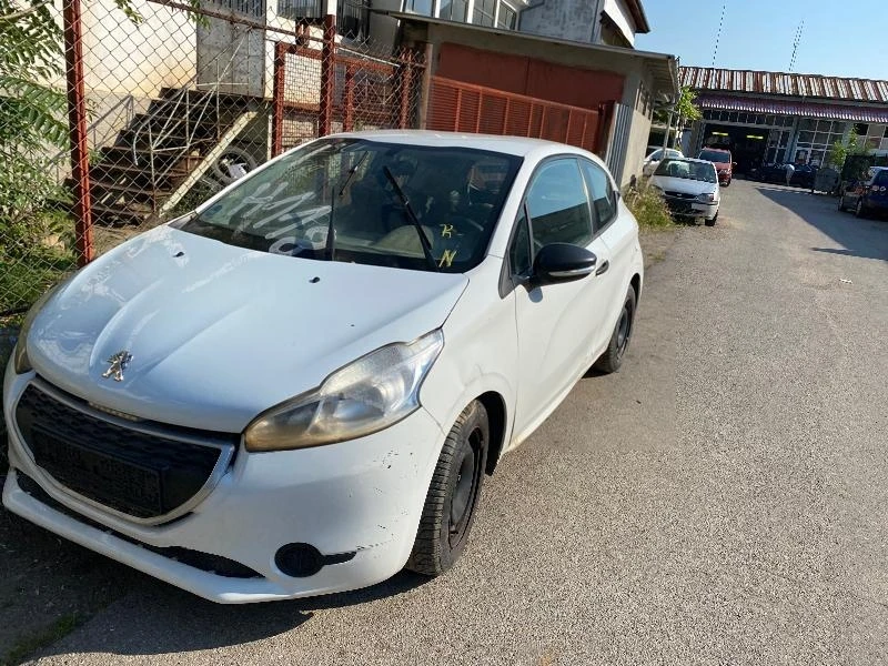 Peugeot 208 1.6i, снимка 2 - Автомобили и джипове - 30631114