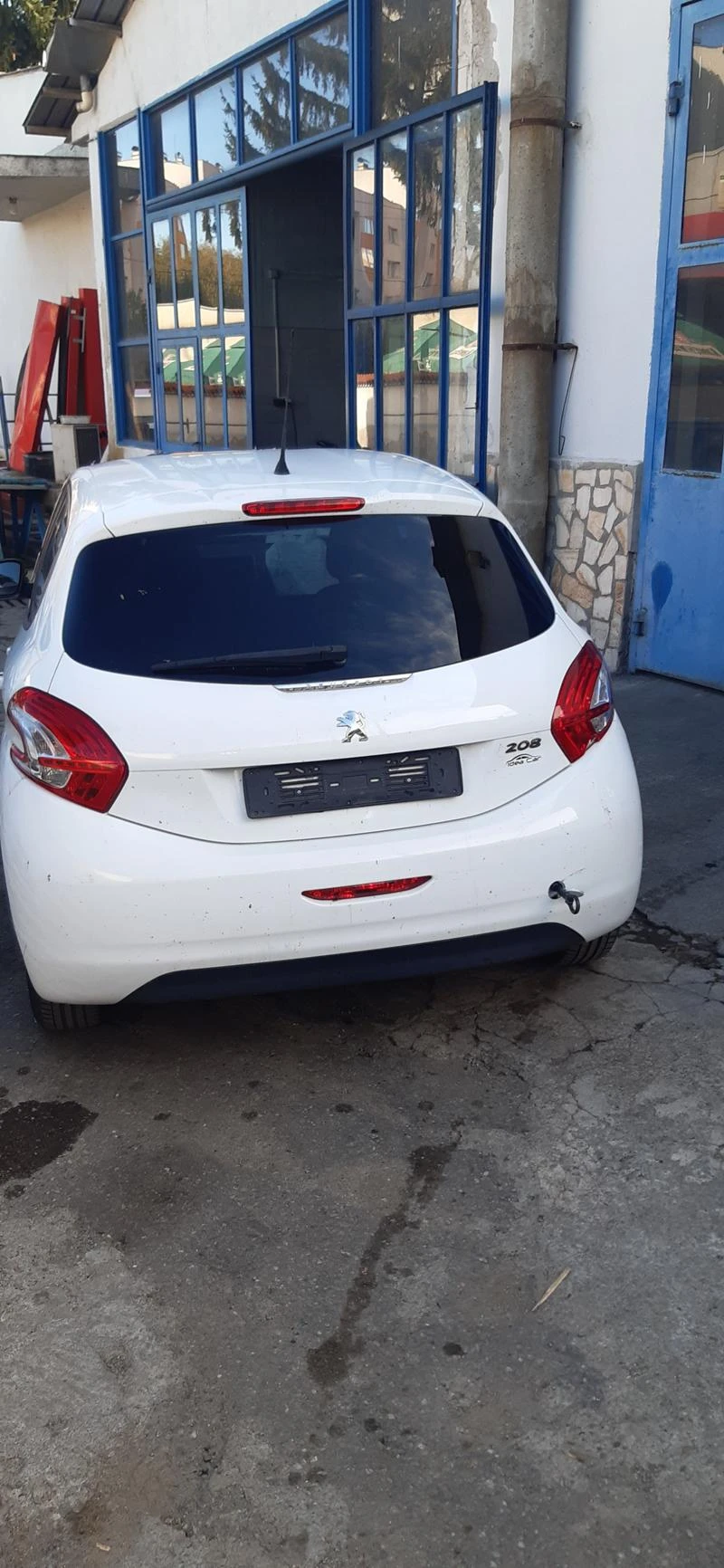 Peugeot 208 1.6i, снимка 11 - Автомобили и джипове - 30631114