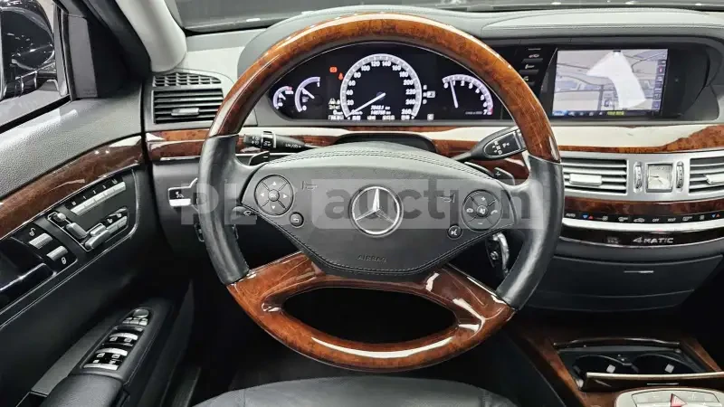 Mercedes-Benz S 550, снимка 13 - Автомобили и джипове - 55012424