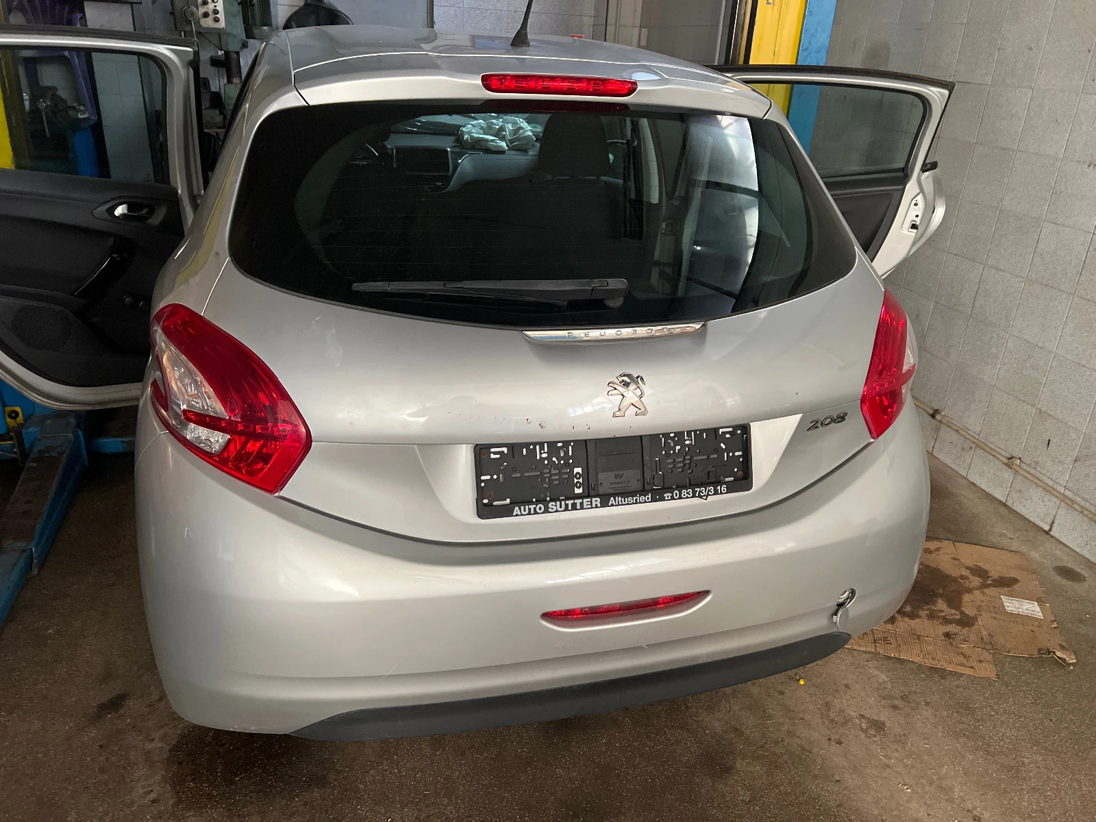 Peugeot 208 1.6i - изображение 9