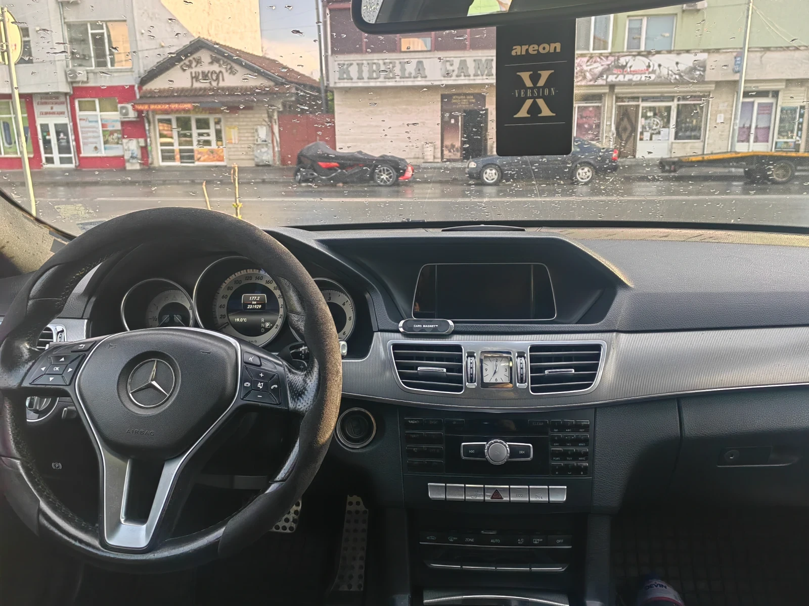 Mercedes-Benz E 220  - изображение 8
