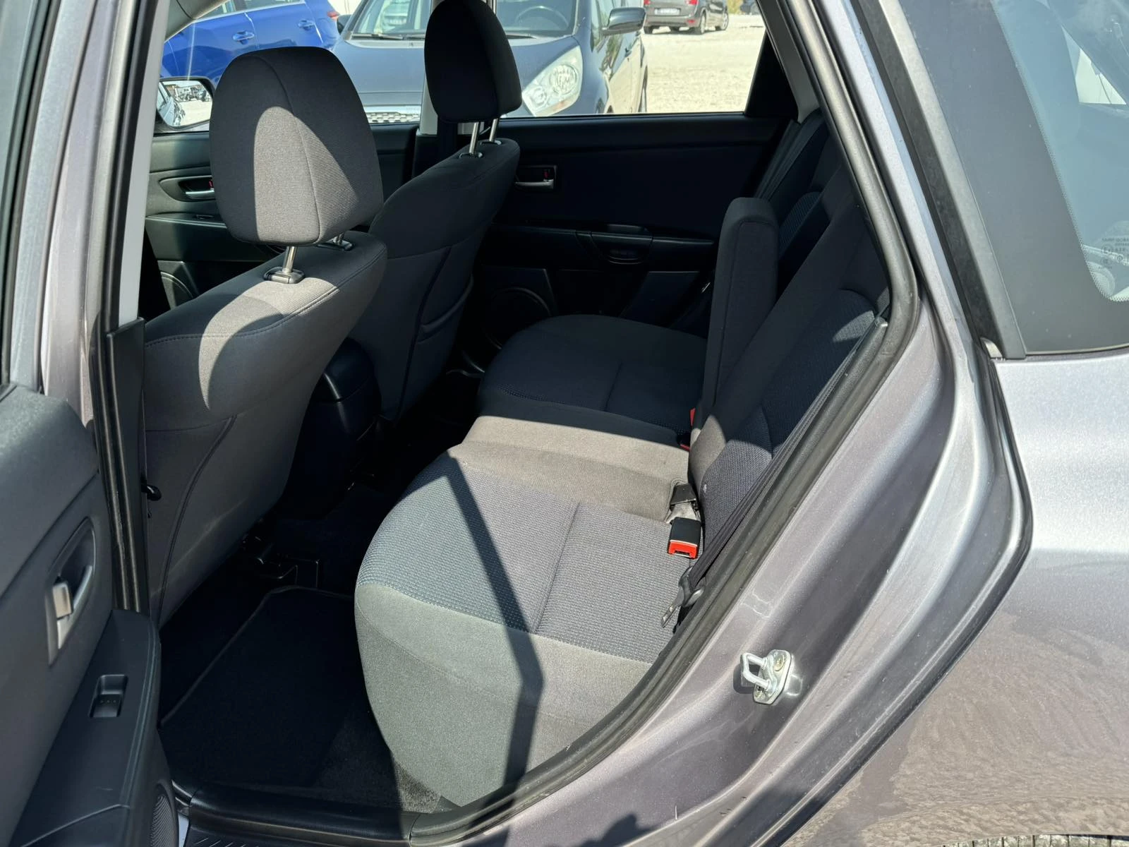 Mazda 3 1.6i - изображение 8