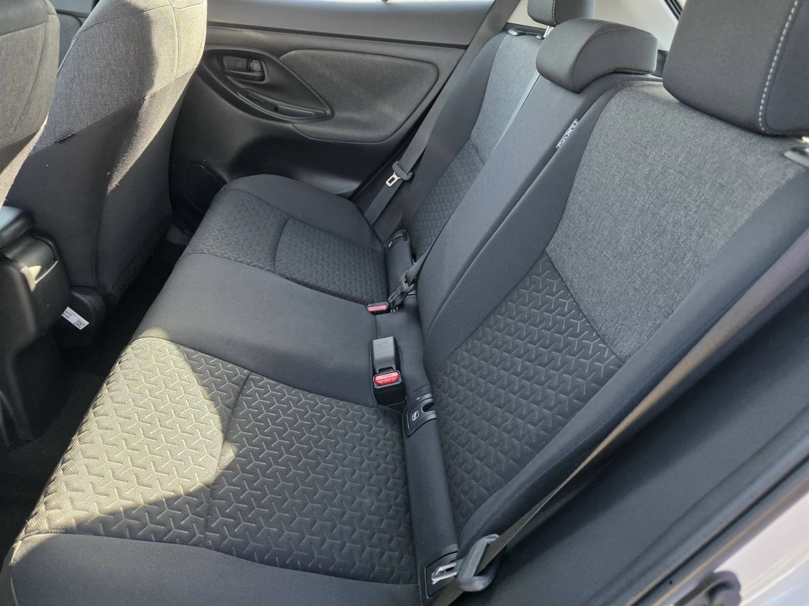 Toyota Yaris Cross 1.5 Hybrid e-CVT ���������| ������| ������ | Mobile.bg � ����������� 16